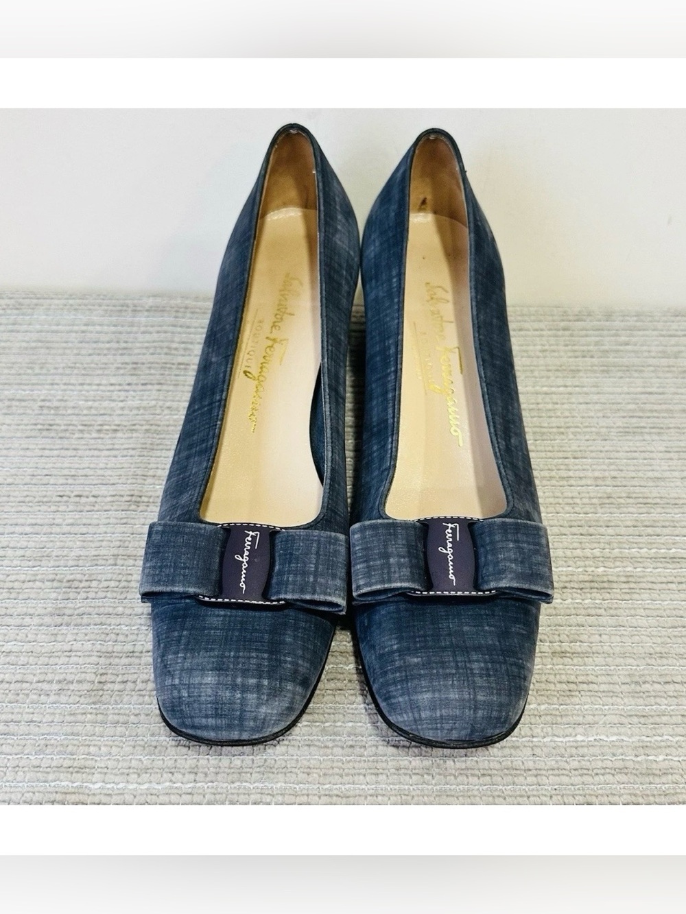 Salvatore Ferragamo Vara Denim Fabric Pumps Blue Bow Block Heel Shoes Size 8 4A - Picture 5 of 11